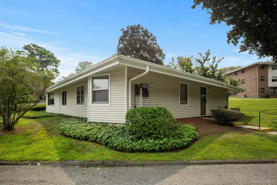 29 Cambridge CT #B, Yorktown Heights, NY 10598