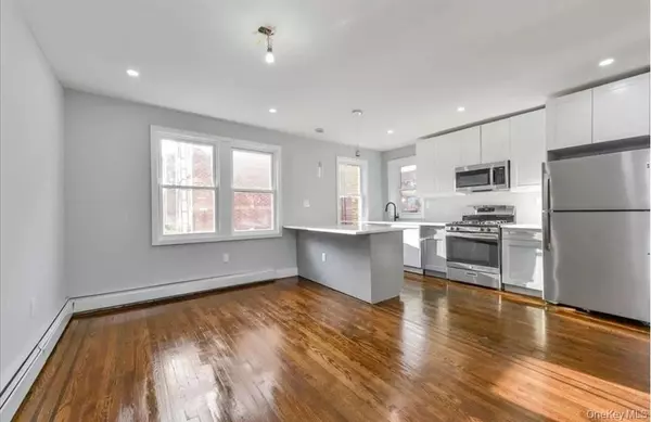 Maspeth, NY 11378,5768 Mazeau ST