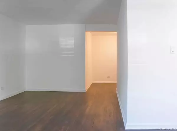 Jackson Heights, NY 11372,37-27 86 ST #1M