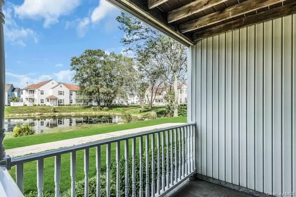 Middle Island, NY 11953,17 Fairview CIR