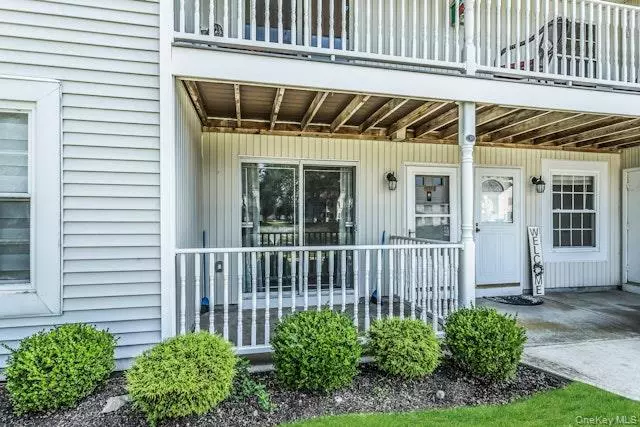 Middle Island, NY 11953,17 Fairview CIR