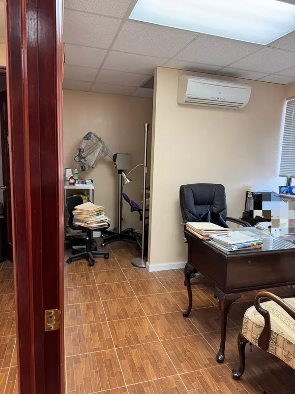 Elmhurst, NY 11373,87-08 Justice AVE