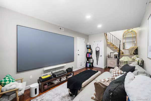 Staten Island, NY 10309,28 Wirt LN