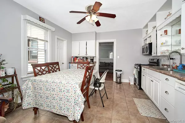 Port Chester, NY 10573,25-27 Exchange PL #25