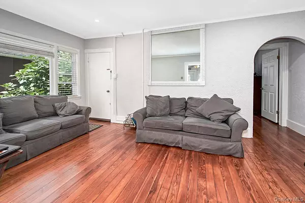 Port Chester, NY 10573,25-27 Exchange PL #25