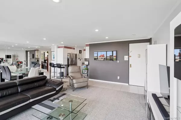 Beechhurst, NY 11357,162-40 9th AVE #8B