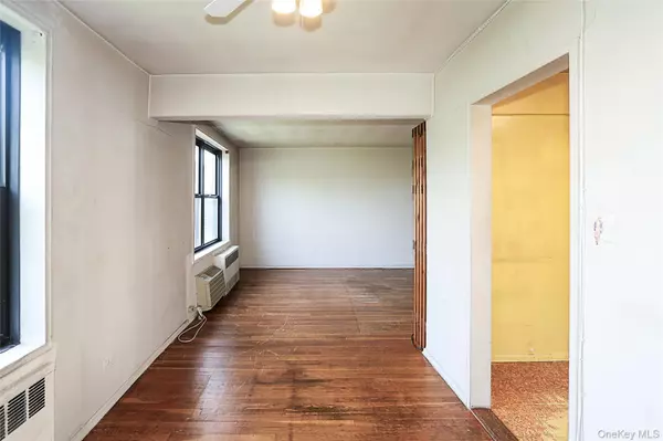 Queens Village, NY 11427,80-35 Springfield BLVD #6F