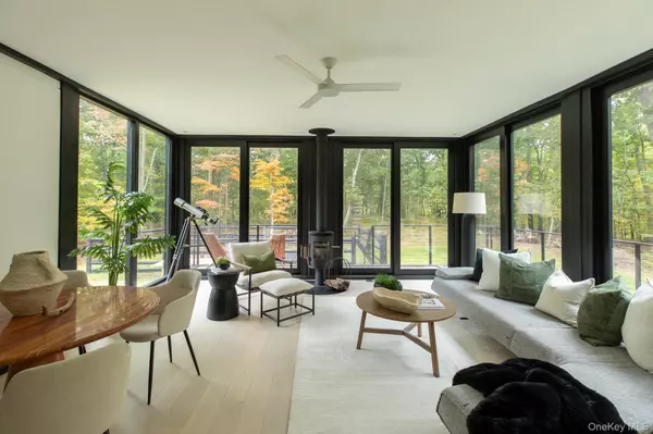 Red Hook, NY 12571,283 Willow Glen RD