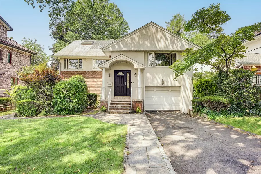 249-35 51 AVE, Little Neck, NY 11362