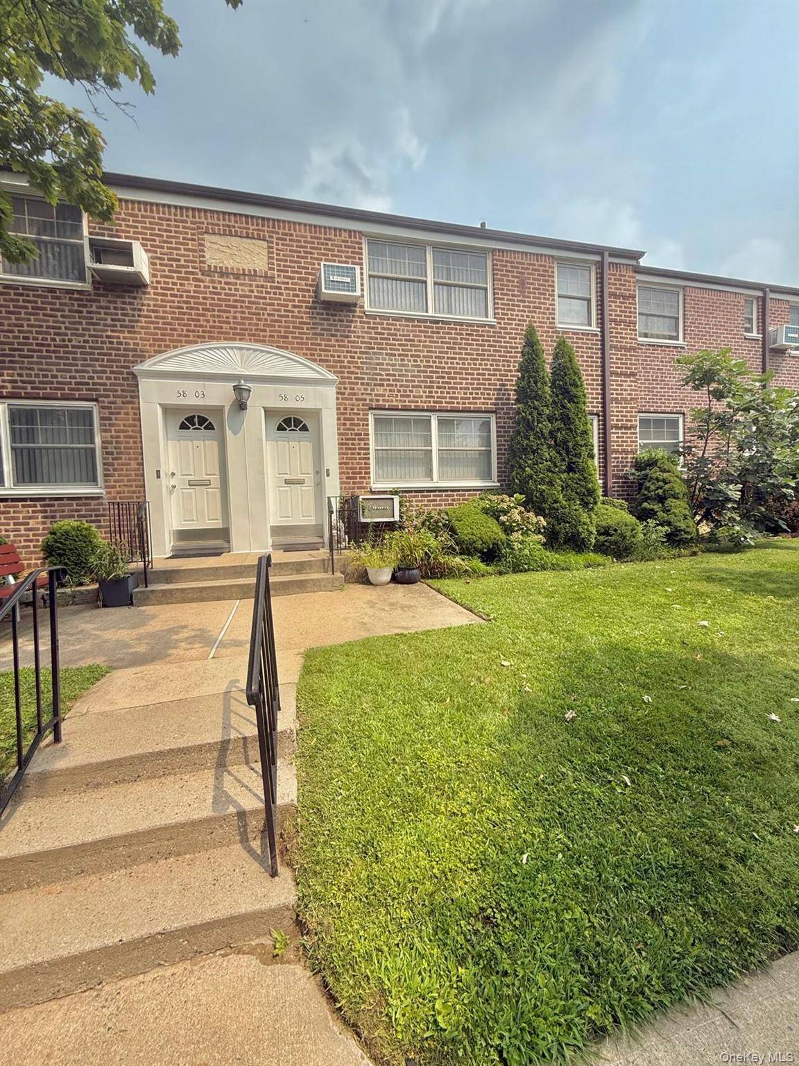 Little Neck, NY 11362,5805 251st ST #1-47