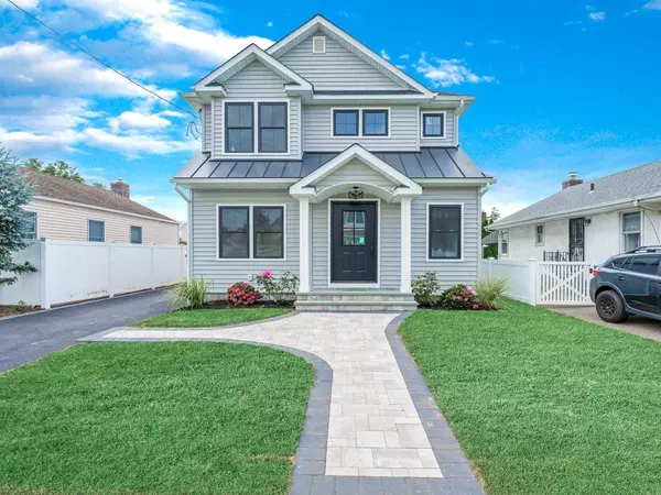 41 Albany AVE, Westbury, NY 11590