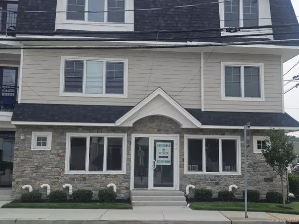 400 Oak ST, Copiague, NY 11726