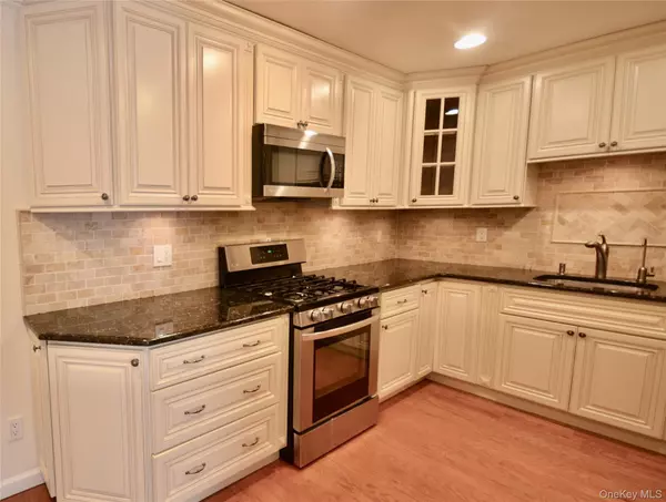 Melville, NY 11747,1160 Savoy DR