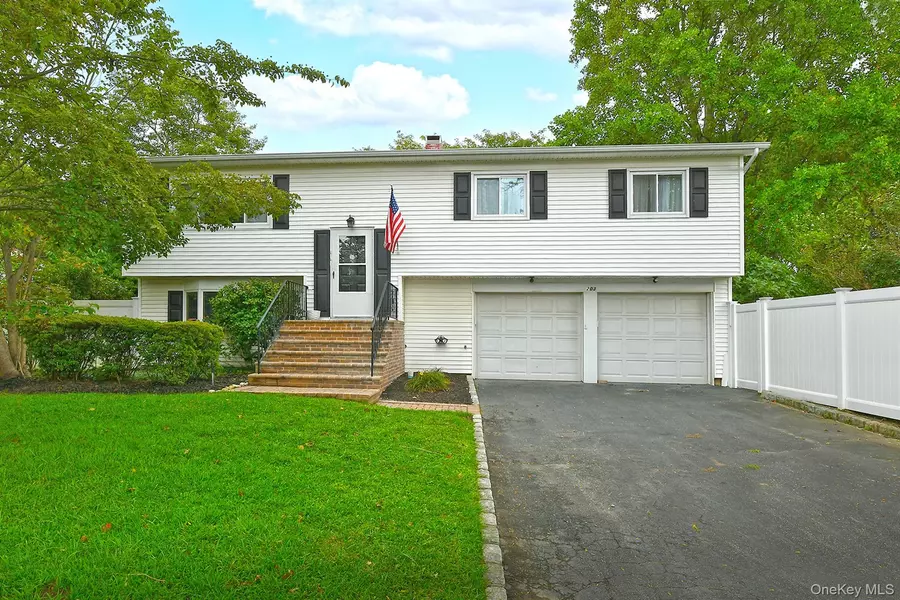 203 10th AVE, Holtsville, NY 11742