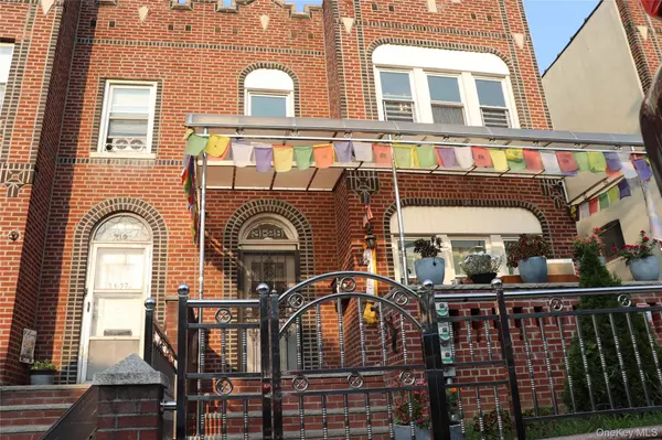 East Elmhurst, NY 11369,31-29 88th ST #2