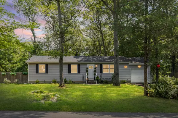 129 W Bartlett RD, Middle Island, NY 11953