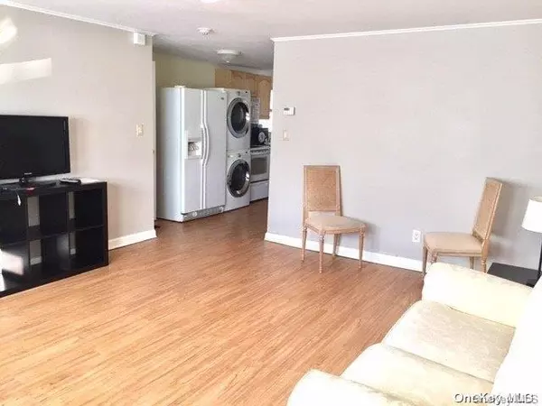 East Rockaway, NY 11518,14 Nicholas AVE #2