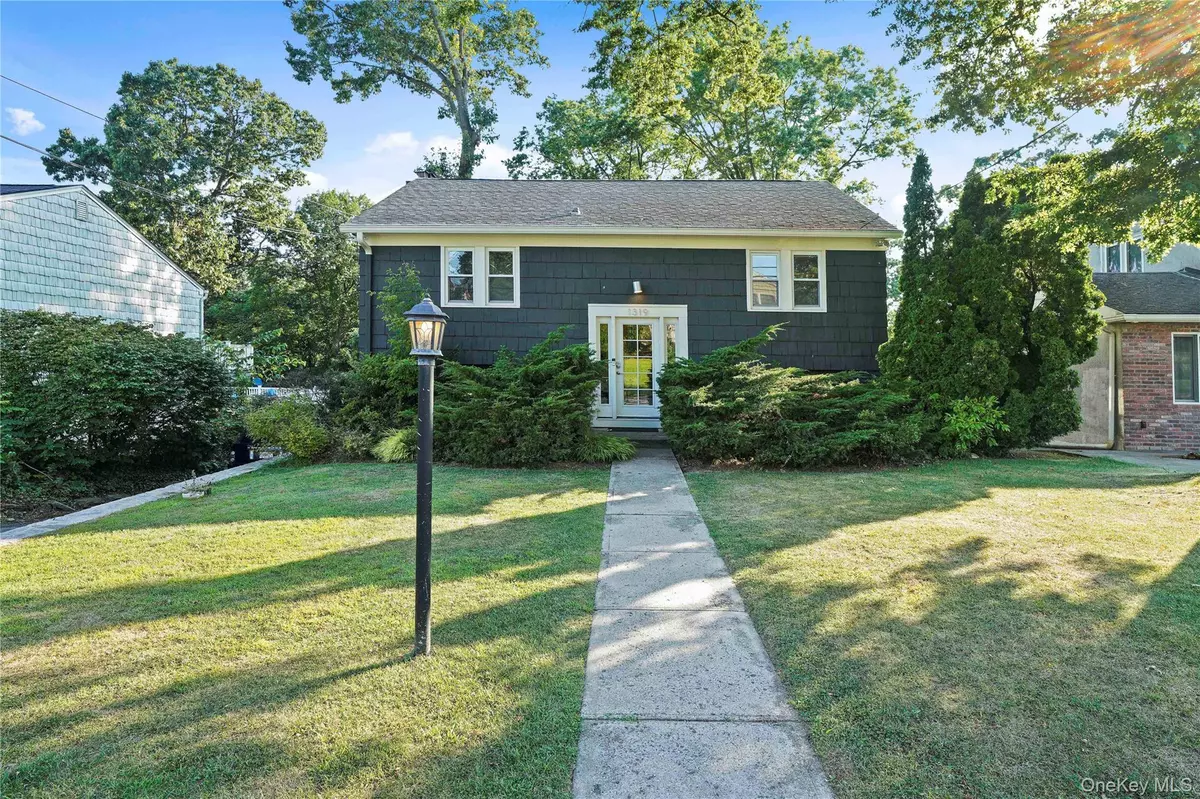 Mamaroneck, NY 10543,1319 Raleigh RD