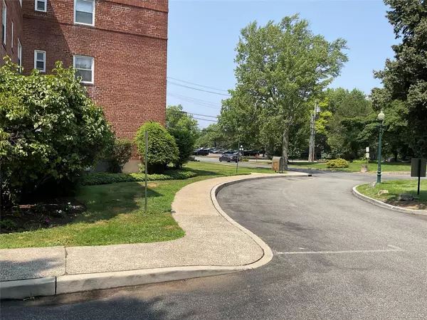 320 S Broadway ##P8, Tarrytown, NY 10591