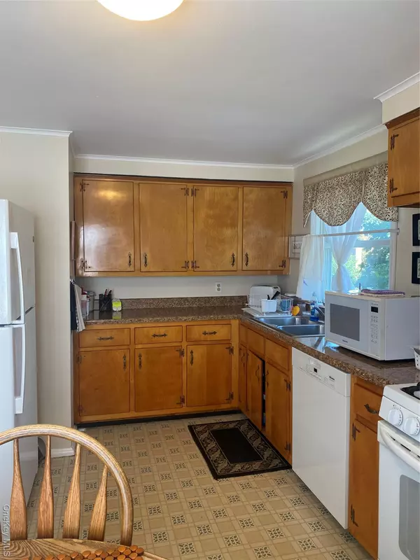 East Northport, NY 11731,52 Grand PL #B