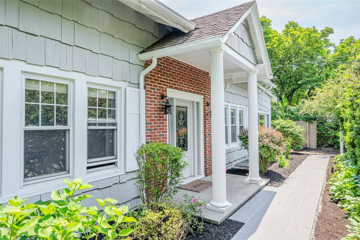 Port Washington, NY 11050,31 Central DR