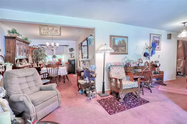 Chestnut Ridge, NY 10977,4 Christine DR