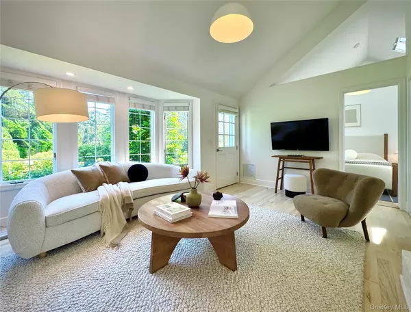 East Hampton, NY 11937,92 Ocean AVE #3