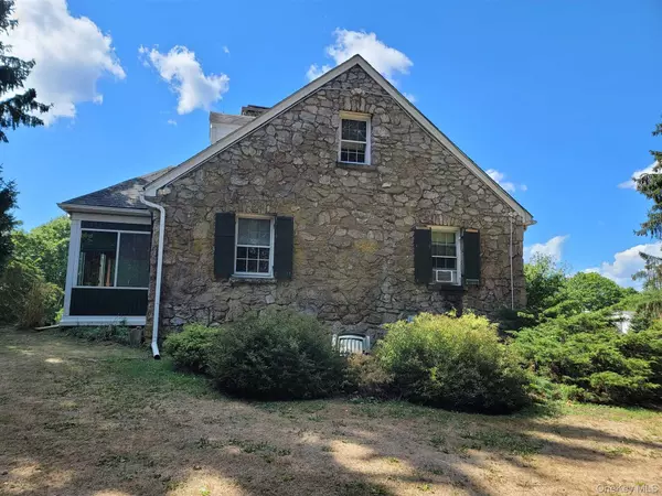 Poughkeepsie, NY 12603,2 Hart DR #1