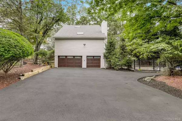 Airmont, NY 10952,14 S Post LN