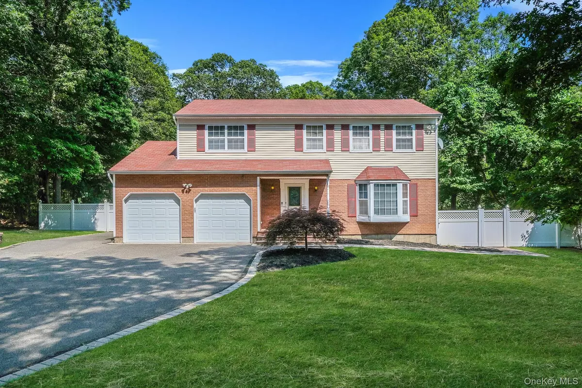 Middle Island, NY 11953,125 W Bartlett RD