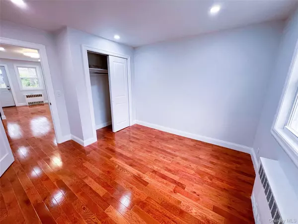 Flushing, NY 11358,42-32 196th ST