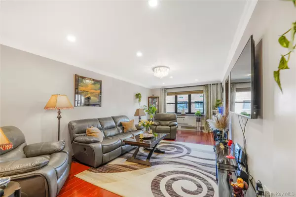 Corona, NY 11368,99-11 60th ave 60th #6G