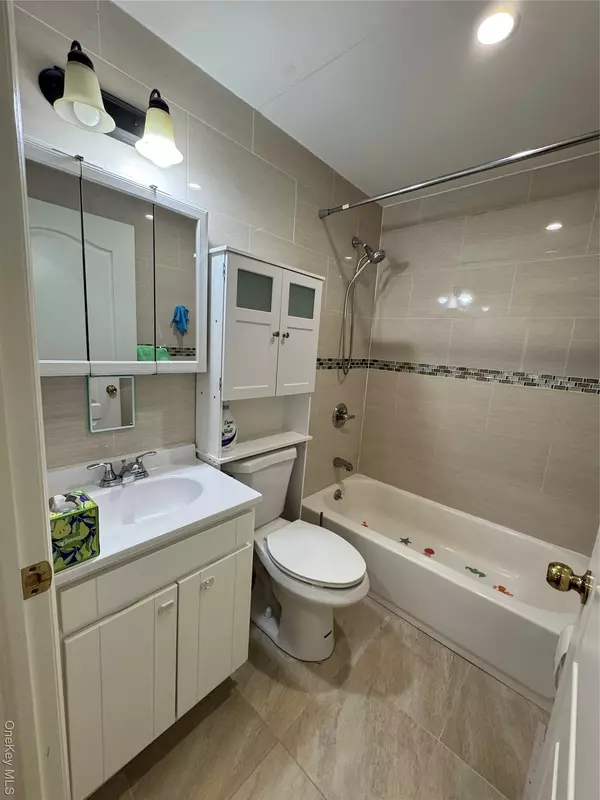 Flushing, NY 11354,144-56 Roosevelt AVE #4B