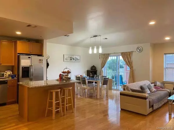 College Point, NY 11356,306 Weatherly PL #107