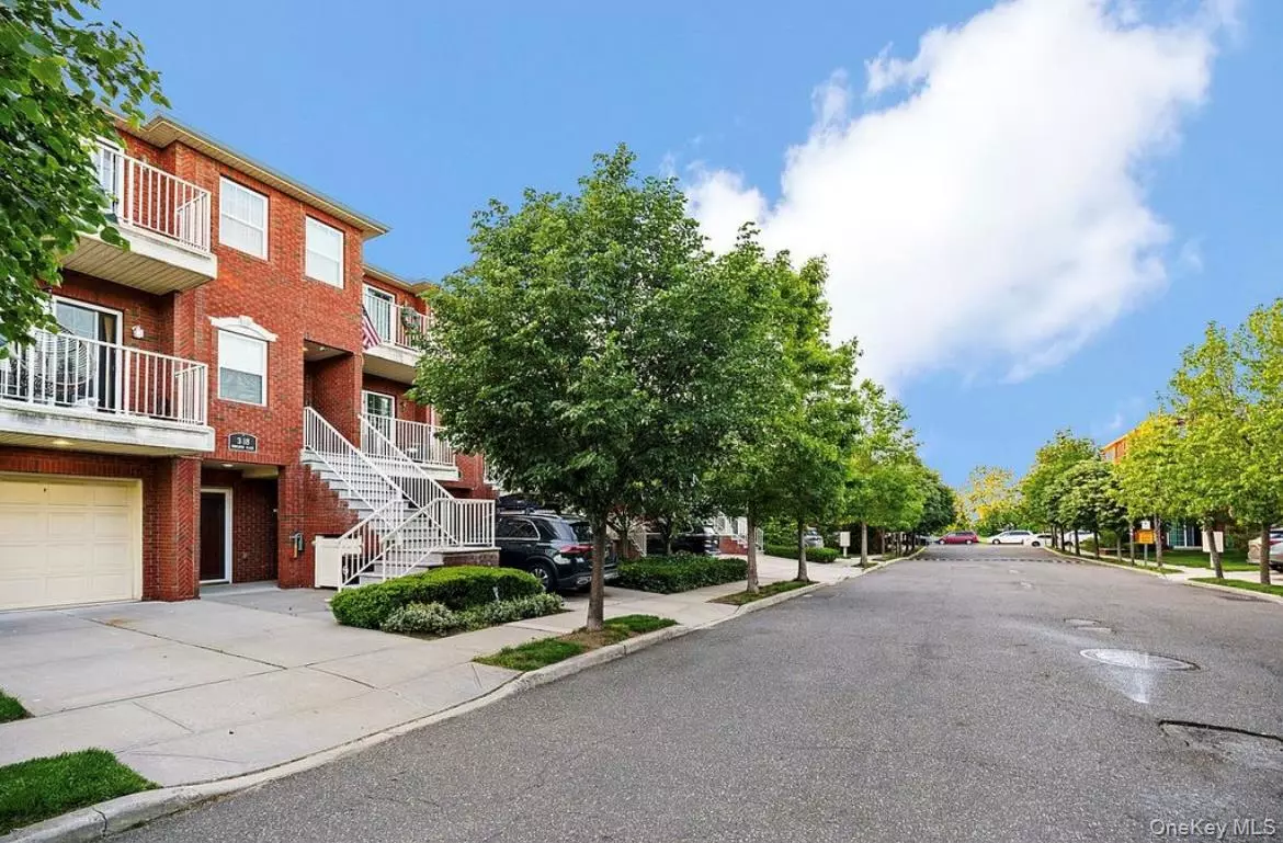 College Point, NY 11356,306 Weatherly PL #107