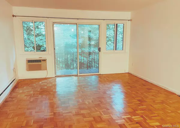White Plains, NY 10603,214 Woodland Hills RD