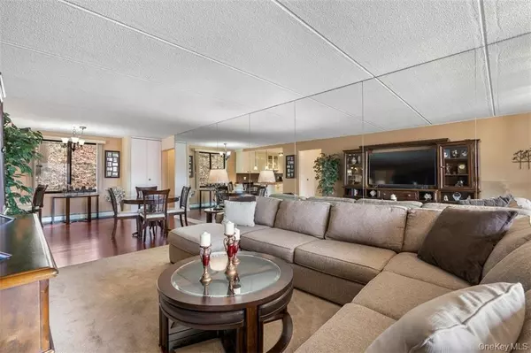 Yonkers, NY 10701,1120 Warburton AVE #2A