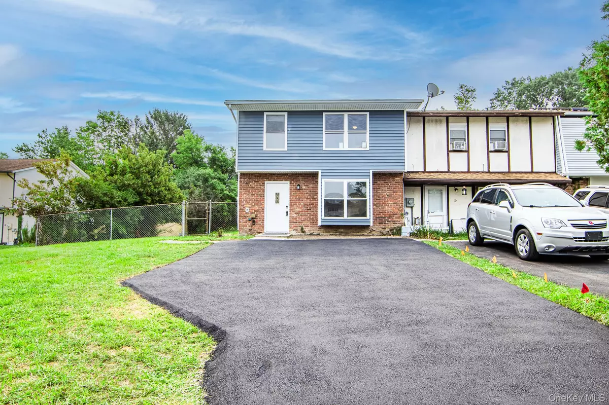 Middletown, NY 10940,12 Columbine CT