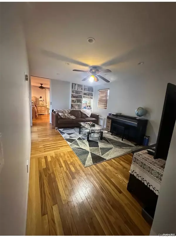 Lindenhurst, NY 11757,761 Jackson AVE #2ndFLR