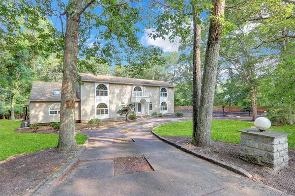 Manorville, NY 11949,4 Doe RUN