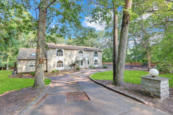 Manorville, NY 11949,4 Doe RUN
