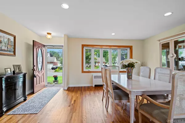 East Northport, NY 11731,35 Carrington DR