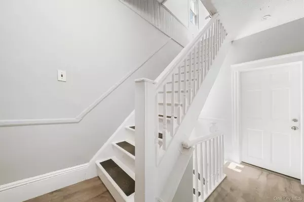 Sleepy Hollow, NY 10591,17 Lawrence AVE #2