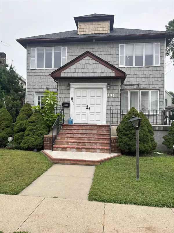 888 Cambridge RD, Woodmere, NY 11598