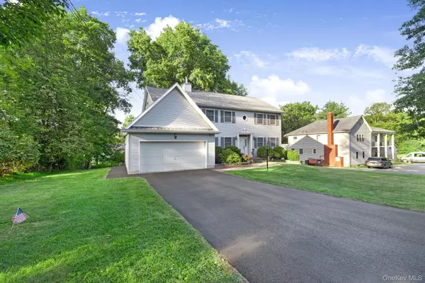 24 Hillcrest DR, Salisbury Mills, NY 12577