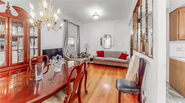 Astoria, NY 11106,31-71 32 ST