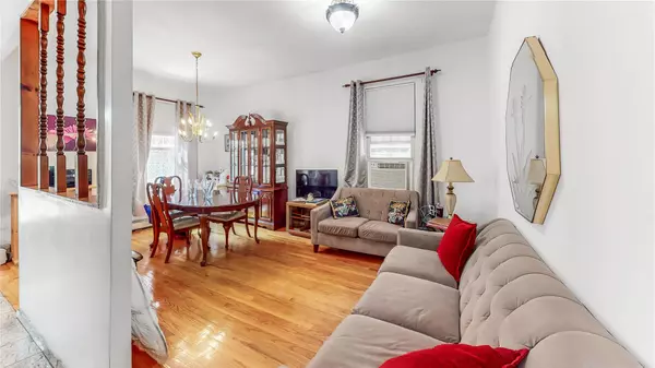 Astoria, NY 11106,31-71 32 ST