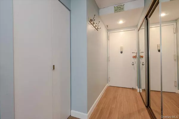 Long Beach, NY 11561,730 W Broadway #2J