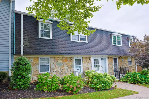 Oyster Bay, NY 11771,10 Harbour LN #5A