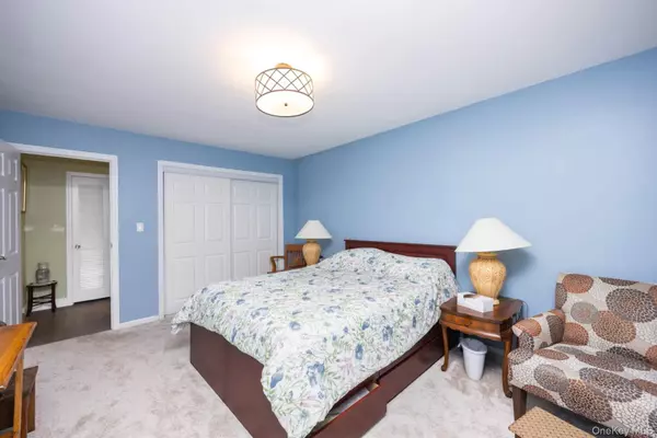 Oyster Bay, NY 11771,10 Harbour LN #5A